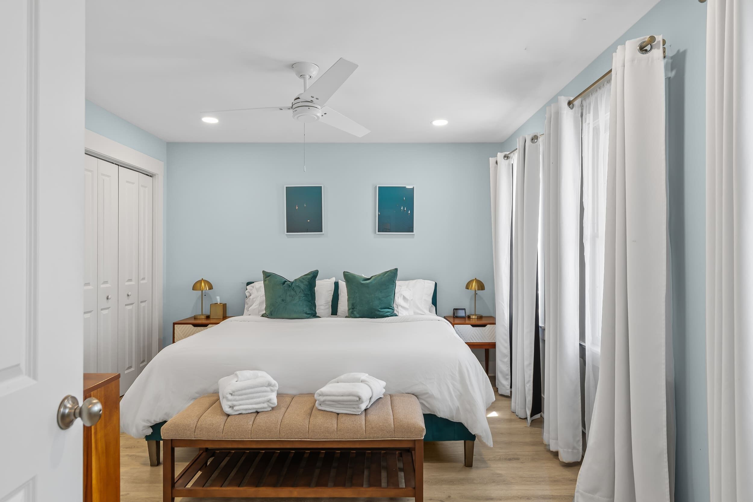 Iron/ironing board, WiFi, bed sheets