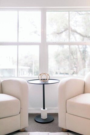 Interior - Downtown Modern Studio Apartment w. Kitchenette (Beaufort)