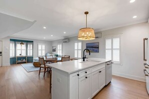 Interior - 3bd House w. Parking, 1 block to King! (Charleston)