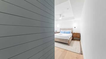 Een strijkplank/strijkijzer, wifi, beddengoed