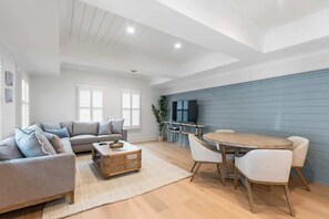 TV - The Azalea-Brand New! | 1.5 Blocks to King St. (Charleston)