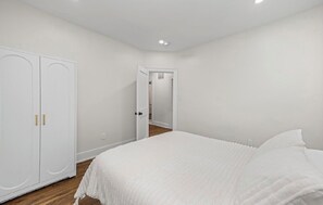 Iron/ironing board, WiFi, bed sheets - Lovely 3-bedroom house in downtown Birmingham (Birmingham)