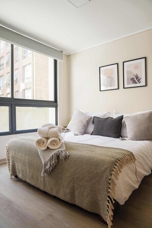 2 bedrooms, iron/ironing board, free WiFi, bed sheets - Stylish 2BR Apt in Santiago for 5 Gym Access (Santiago)