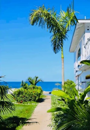 Property grounds - 2Bedrooms, 2Bathrooms, Ocean Rhythms Premium:Oceanfront 2BR 2Bath Suite (Negril)