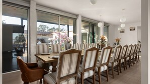 Unclassified image, 5 of 80, button