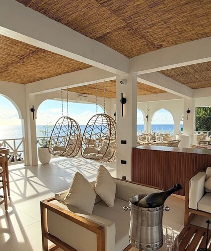 Ocean Rhythms II: New, Stylish Oceanfront King Bed Condo with Kitchenette