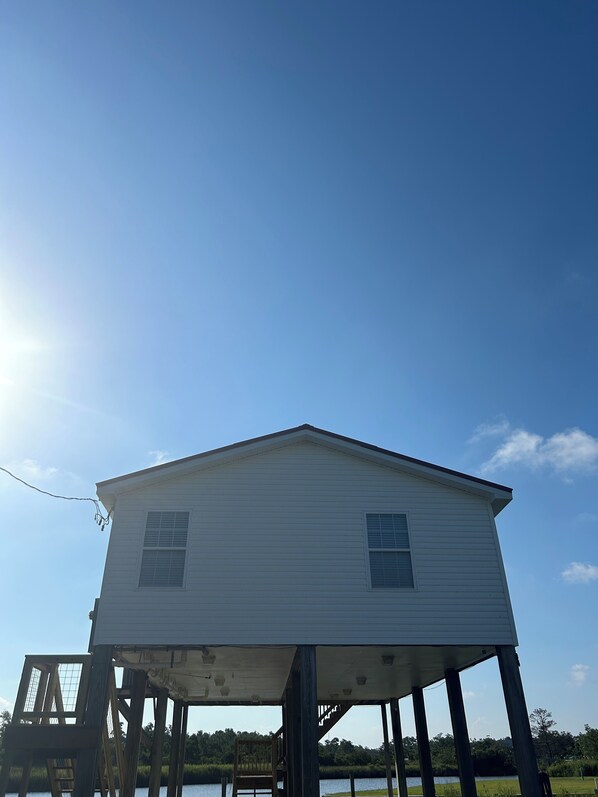 Unclassified image, 1 of 17, button