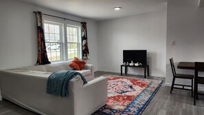 Living area - Cozy home nestled in small-town America (Macon)
