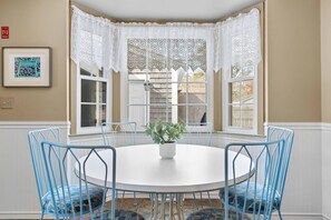 Dining - Classic Cape Cottage Walk to Beach & Harwich Dwntn (Harwich)