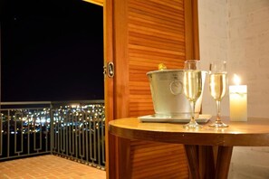 Deluxe Double Room, Balcony, Mountain View | Outdoor dining - Pousada Água da Mina (Monte Sião)