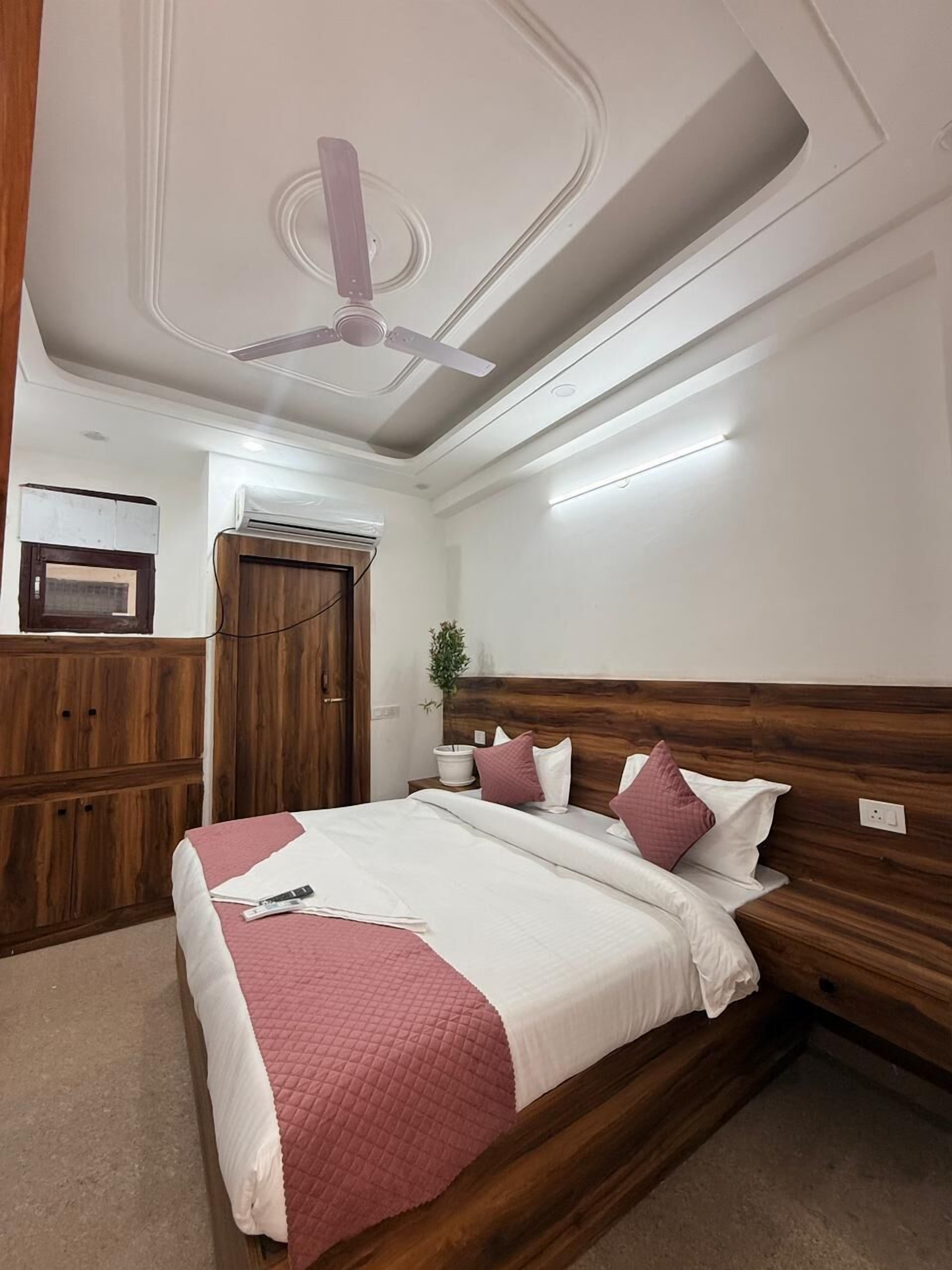 Phòng đôi Deluxe, ban công, quang cảnh thành phố | Két bảo mật tại phòng, bàn, khu vực làm việc phù hợp cho laptop 