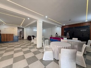 Restaurant - Sky Hotel (Gurugram)