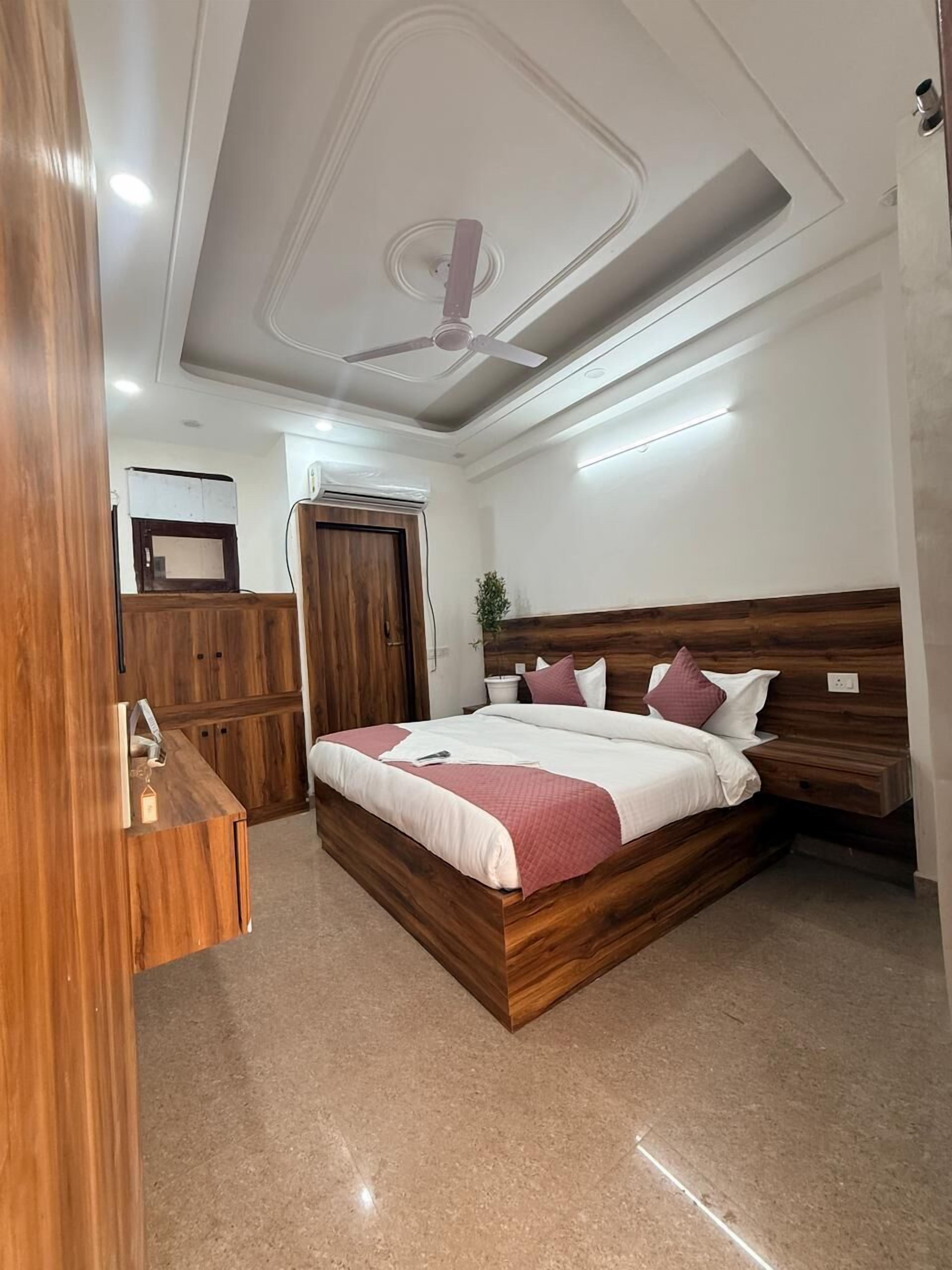 In-room safe, desk, laptop workspace, blackout curtains