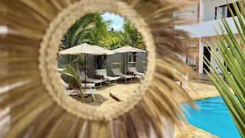 2 outdoor pools