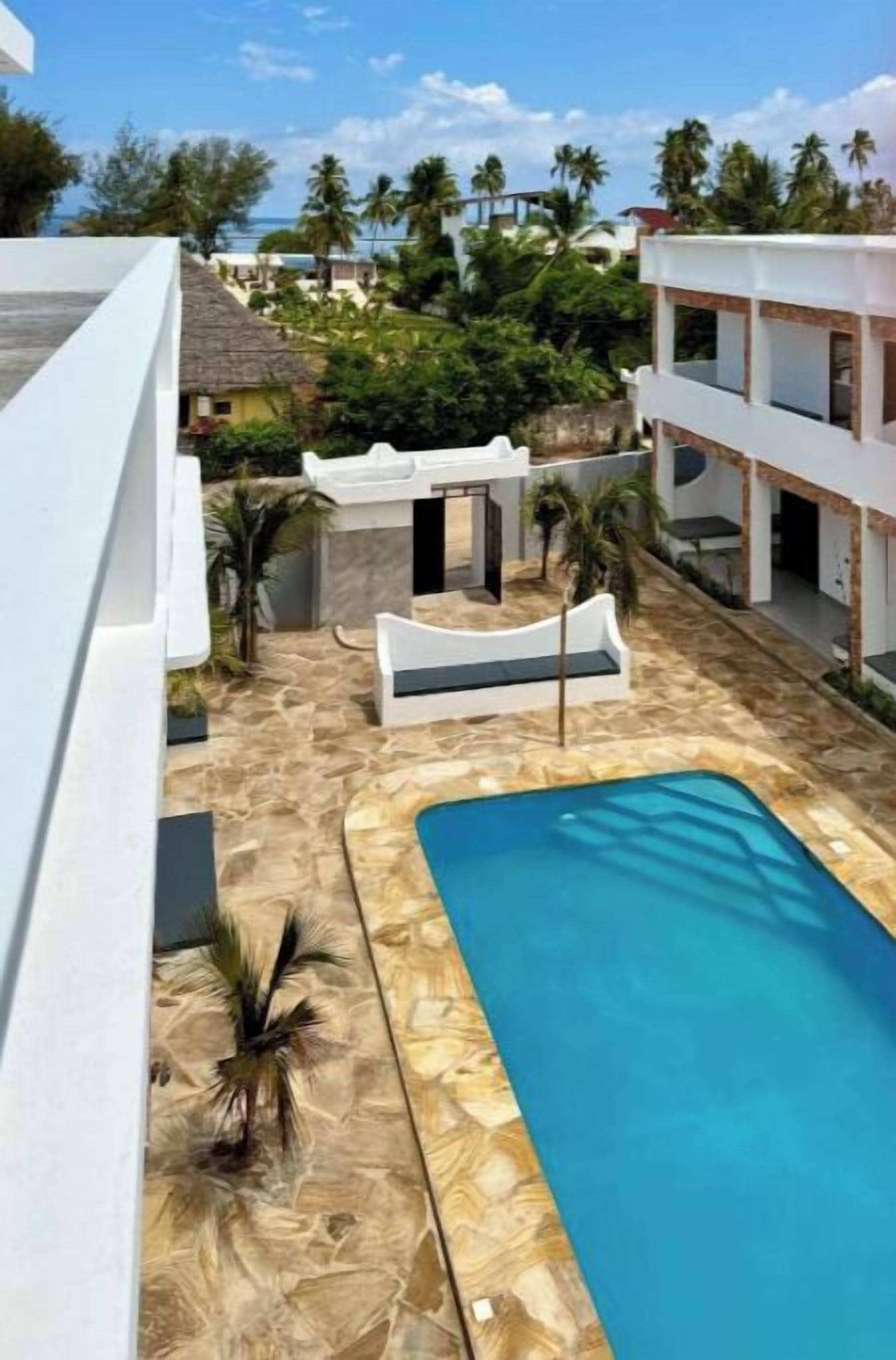 2 outdoor pools