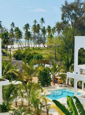 2 piscinas al aire libre