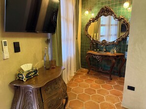 Honeymoon Room, Patio, Courtyard View | Bathroom | Shower, rainfall showerhead, hair dryer, towels - Riad Xula - Boutique Hotel (Puerto Peñasco)