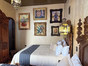 Phòng đôi Cao cấp, sân hiên, quang cảnh sân vườn | Bàn, khu vực làm việc phù hợp cho laptop, màn/rèm cản sáng 