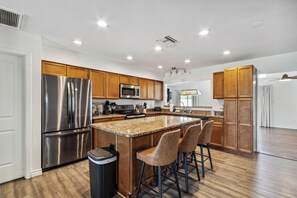 Private kitchen - Tranquil 4-MOD Lux Old Town: 4BR Modern Luxe Amenities (Scottsdale)