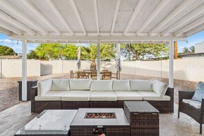 Terrace/patio - Tranquil 4-MOD Lux Old Town: 4BR Modern Luxe Amenities (Scottsdale)