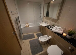 Bathroom - Stylish Duplex Apartment in Whitechapel (London)