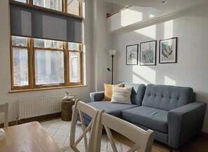 Living area - Stylish Duplex Apartment in Whitechapel (London)