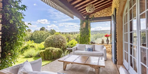 Maison provençale de luxe dans la forêt des Cèdres Luberon Equipements plus