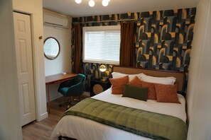 Unclassified image, 3 of 26, button - Walkability, centrally located, dog friendly (Redmond)