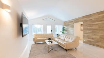 Comfort Room | Living area