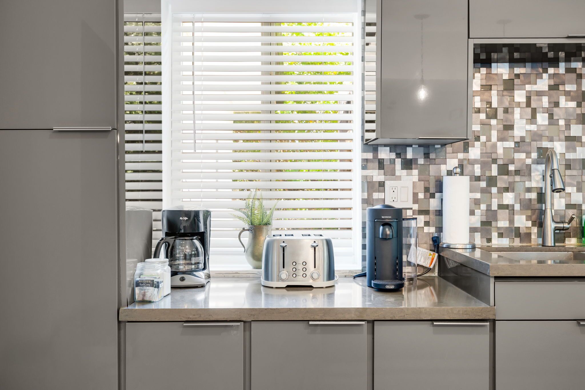 Comfort Room | Coffee and/or coffee maker
