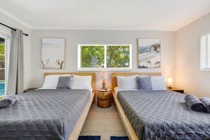 Comfort Room | Premium bedding, iron/ironing board, free WiFi, bed sheets - Serenity Villa | Pool · FirePit & Mini Golf  (Ojus)