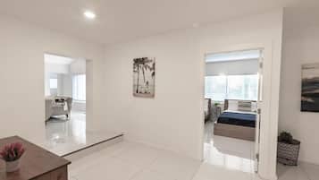 Comfort Room | Iron/ironing board, free WiFi