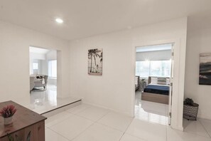 Comfort Room | Iron/ironing board, free WiFi - Aruba Villa Mini Golf Pool Fire Pit (Ojus)