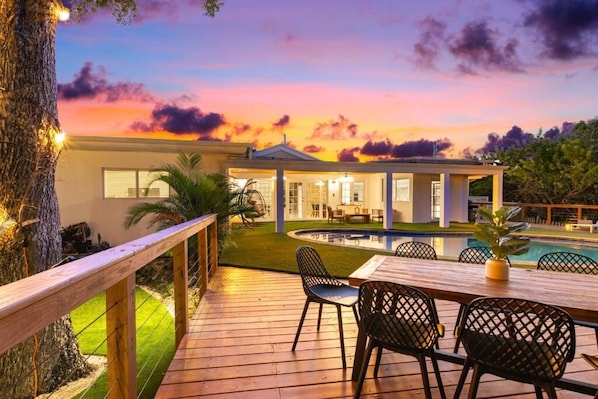 Outdoor dining - Aruba Villa Mini Golf Pool Fire Pit (Ojus)