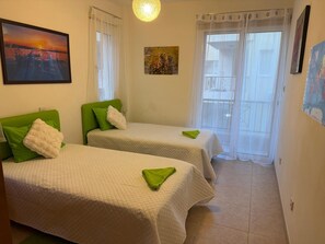2 bedrooms, iron/ironing board, WiFi, bed sheets - 2-bedroom apartment in marvelous Chlorakas with AC and comfort (Chlorakas)