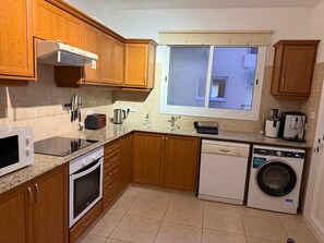 Private kitchen - 2-bedroom apartment in marvelous Chlorakas with AC and comfort (Chlorakas)