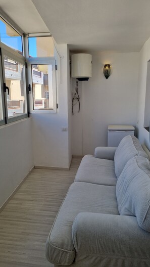 Living area - SUMMER/WINTER SEASONAL RENTAL - Large 1-bedroom apartment 5 minutes from the beach (La Camella)
