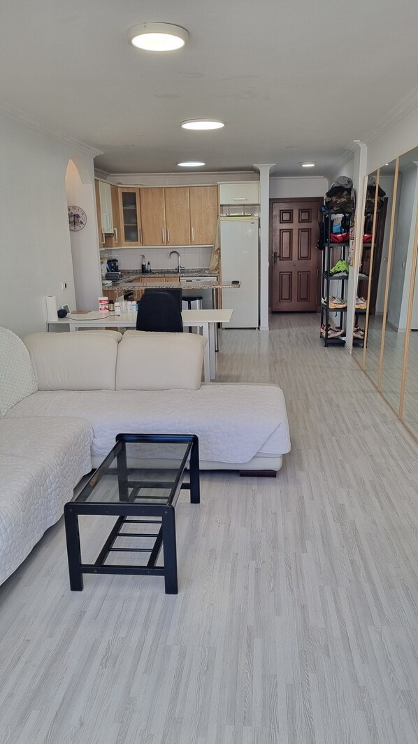 Unclassified image, 1 of 12, button