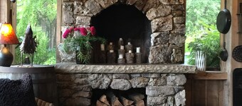 The Dairy Barn--A Family Friendly Cabin That Sleeps 12! Pets Allowed!