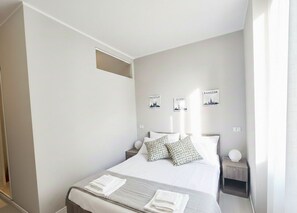 Unclassified image, 4 of 13, button