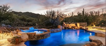 Private 4-bedroom Digs walking distance to heart of Cave Creek