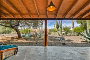 Terrace/patio - Exceptional  Beautifully Remodeled (Cave Creek)