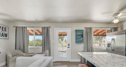 Town of Cave Creek - Walk to Restaurants and Bars