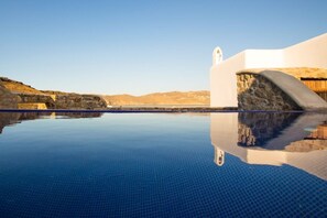 Pool - Suite with Private Pool and sea view (Mykonos)