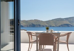 Outdoor dining - 2 Bedroom Villa with private pool (Panormos)