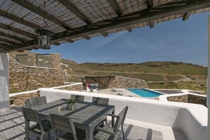 Outdoor dining - 3 Bedroom Villa with private pool and sea view (Panormos)