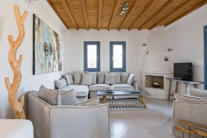 TV - 4 Bedroom Villa with private pool and sea view (Mikonos)