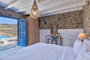 4 bedrooms, travel cot, free WiFi, bed sheets - 4 Bedroom Villa with private pool and sea view (Mikonos)