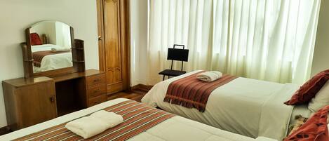 標準單人房, 城市景觀 | 書桌、免費無線上網