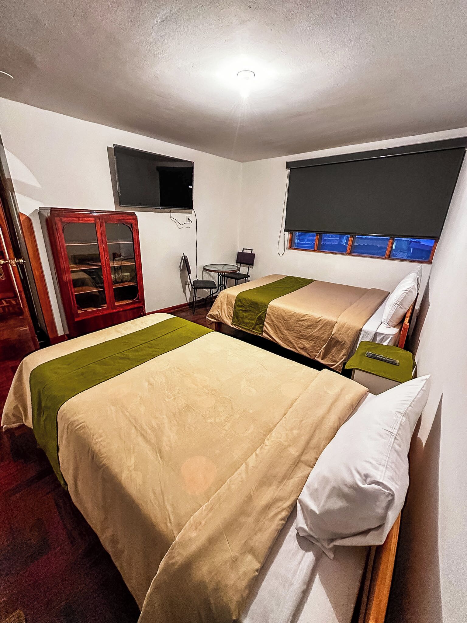 Meja kerja dan Wi-Fi gratis